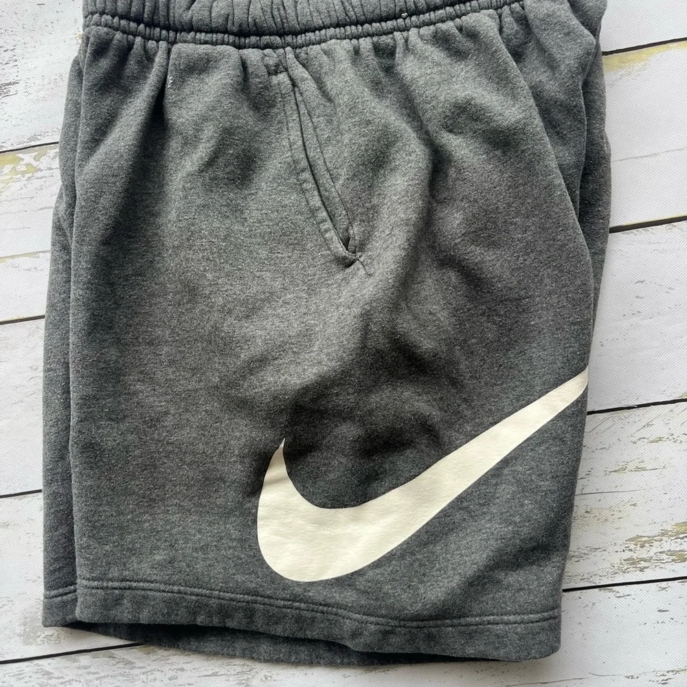 Gray Nike men’s Sweatpants Shorts size medium - Picture 2 of 10